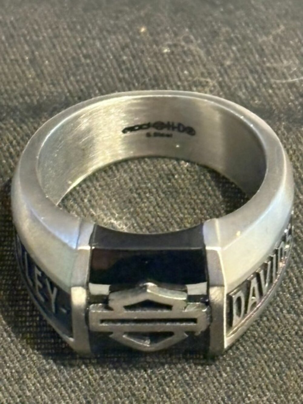 MEN'S HD STAINLESS STEEL AND ONYX RING SIZE 10